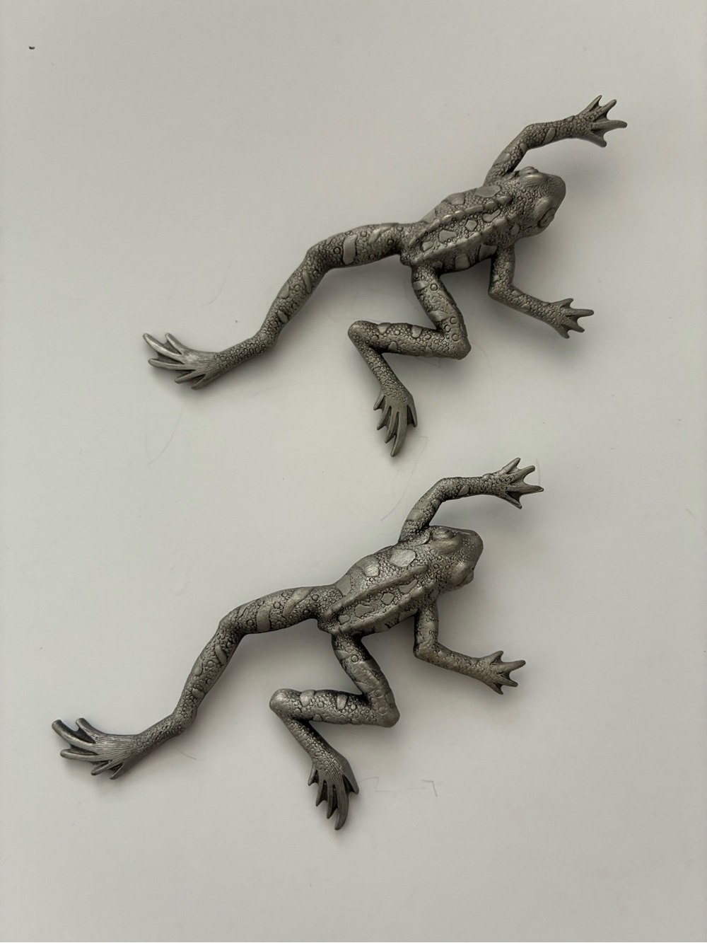 Decorative Frog Pins (2)